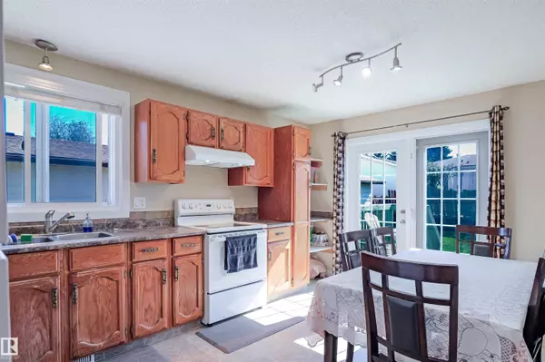 4010 18 AV NW, Edmonton, AB T6L 3M4