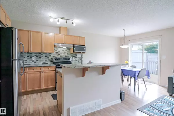 7727 8 AV SW SW, Edmonton, AB T6X 0A3