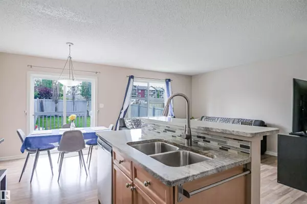 7727 8 AV SW SW, Edmonton, AB T6X 0A3