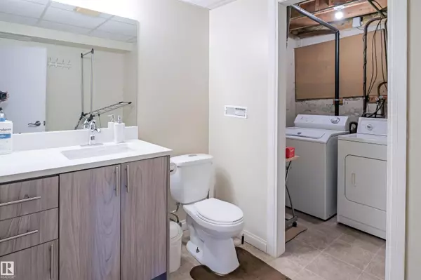 4010 18 AV NW, Edmonton, AB T6L 3M4