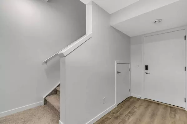 28 Redstone BLVD NE, Calgary, AB T3N 2G4