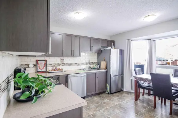52 Templeby WAY NE, Calgary, AB T1Y 5N8