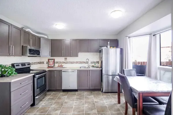 52 Templeby WAY NE, Calgary, AB T1Y 5N8
