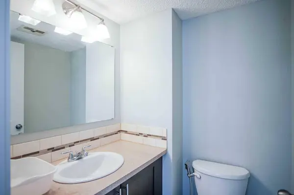 52 Templeby WAY NE, Calgary, AB T1Y 5N8