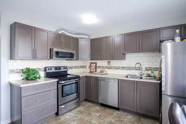 52 Templeby WAY NE, Calgary, AB T1Y 5N8