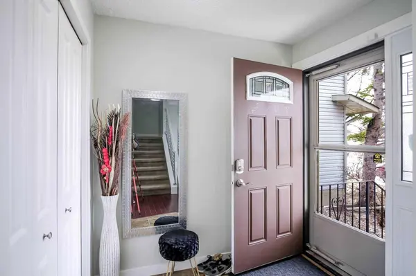 52 Templeby WAY NE, Calgary, AB T1Y 5N8