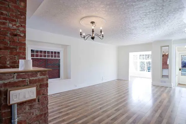 434 Memorial DR NW, Calgary, AB T2N 3C3