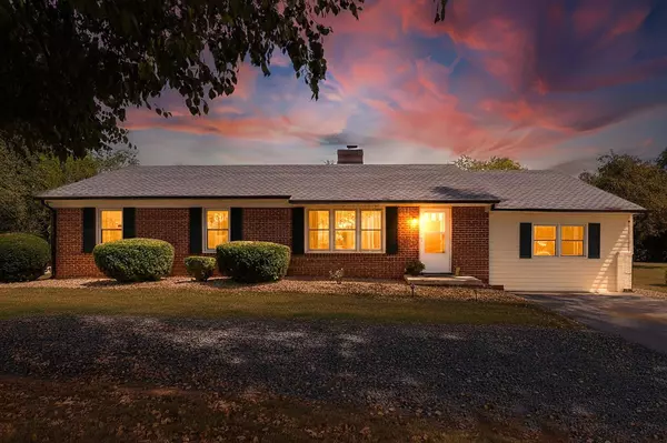 1064 LADD RD, Waynesboro, VA 22980