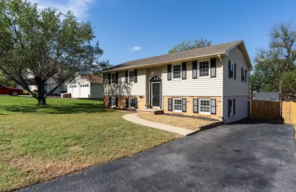 423 WOODLAND CIR, Waynesboro, VA 24401