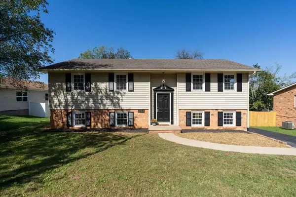 423 WOODLAND CIR, Waynesboro, VA 24401