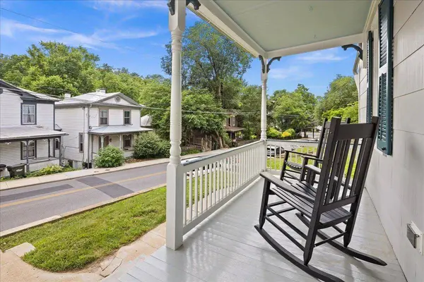 939 & 941 BEVERLEY ST W, Staunton, VA 24401
