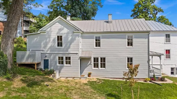 939 & 941 BEVERLEY ST W, Staunton, VA 24401