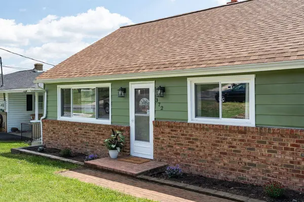 372 FRONTIER DR, Staunton, VA 24401