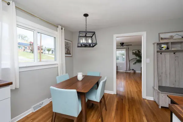 372 FRONTIER DR, Staunton, VA 24401