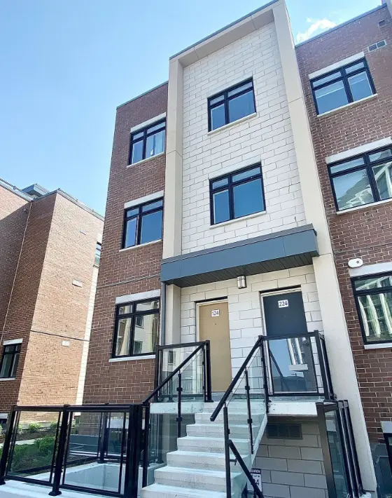 1070 Douglas McCurdy Cmn #124, Mississauga, ON L5G 0C6