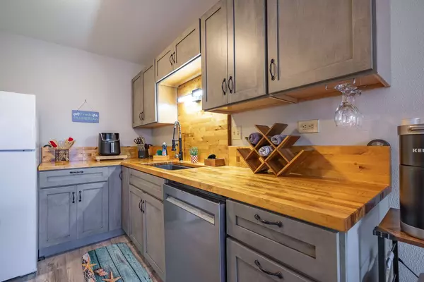 33 HUALALAI  ST #304, Hilo, HI 96720