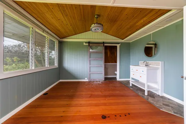 2637 KAIWIKI RD, Hilo, HI 96720