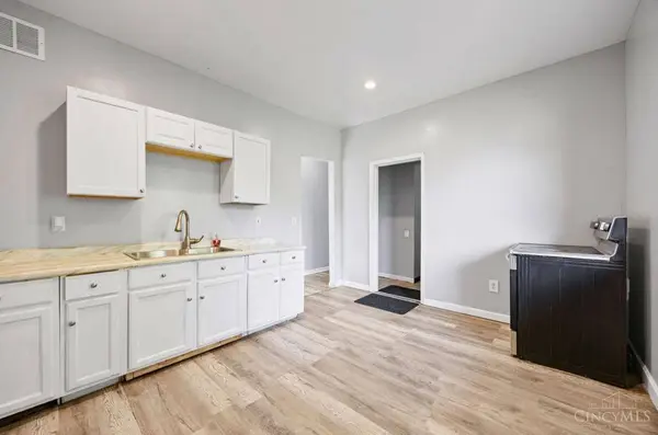2545 Harrison Ave, Cincinnati, OH 45211