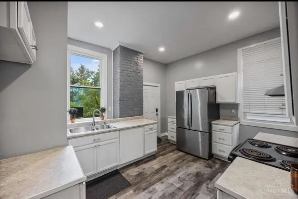 839 Ridgeway Ave, Cincinnati, OH 45229