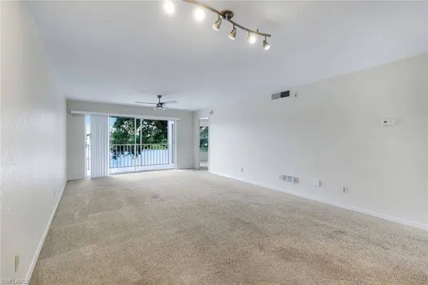 9580 Victoria LN #205, Naples, FL 34109