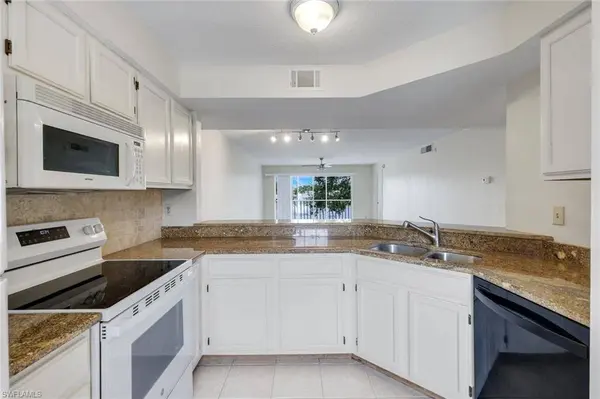 9580 Victoria LN #205, Naples, FL 34109