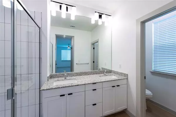 319 Fort Bend Drive DR, Missouri City, TX 77459