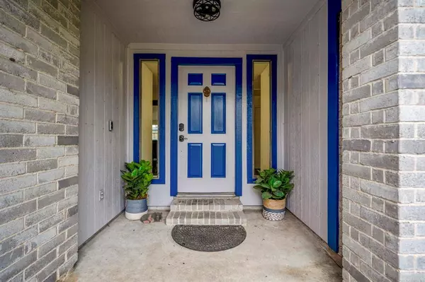 1003 Sugarfield CT, Sugar Land, TX 77498