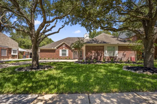 1406 Briarbend DR, Sugar Land, TX 77479
