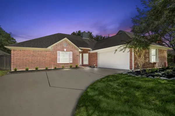 1406 Briarbend DR, Sugar Land, TX 77479