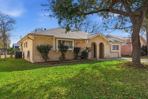 13627 Greenway DR, Sugar Land, TX 77498