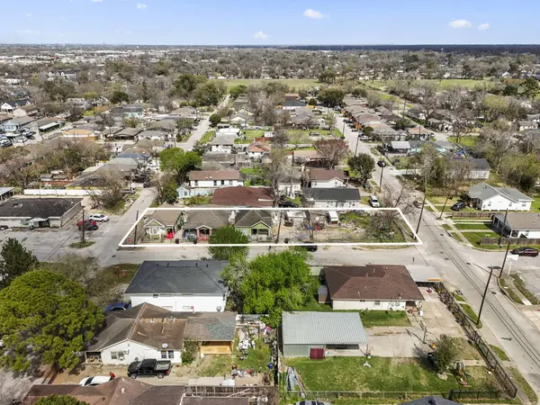 3501 Sarah ST