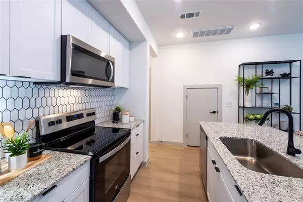 407 Waller LN, Missouri City, TX 77459