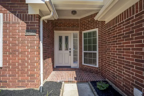 1406 Briarbend DR, Sugar Land, TX 77479