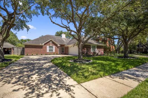 1406 Briarbend DR, Sugar Land, TX 77479