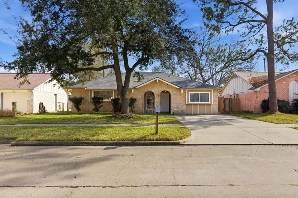 13627 Greenway DR, Sugar Land, TX 77498
