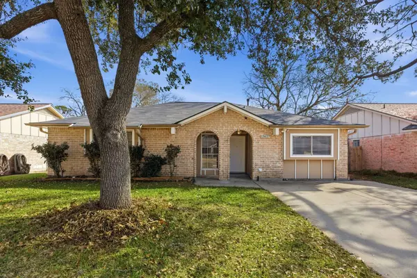 13627 Greenway DR, Sugar Land, TX 77498