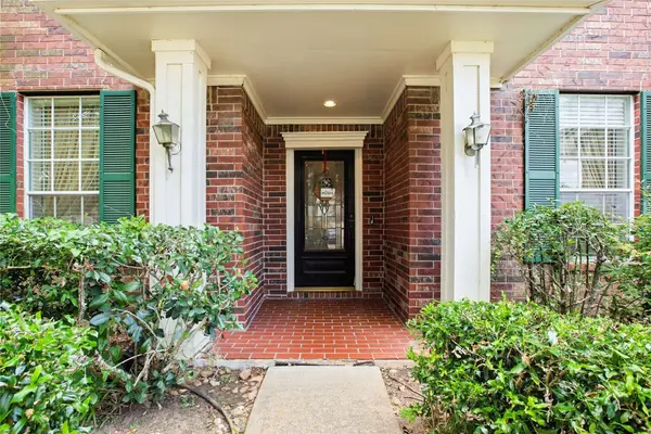 16810 Benwick DR, Sugar Land, TX 77498