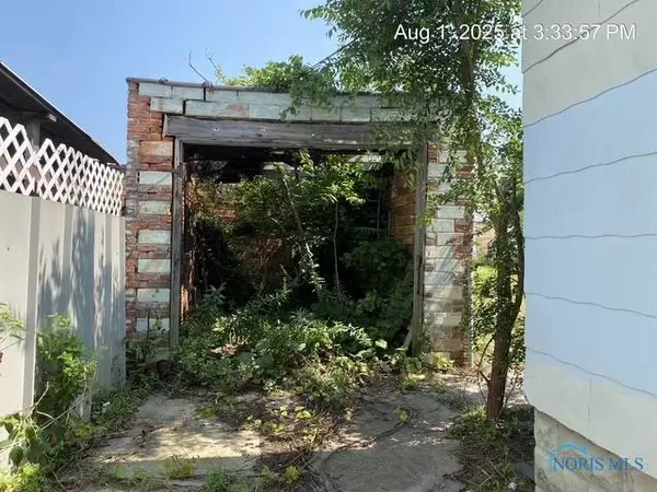 1944 N Michigan ST, Toledo, OH 43611