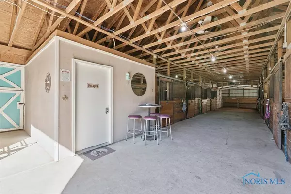 12220 Monclova RD, Swanton, OH 43558