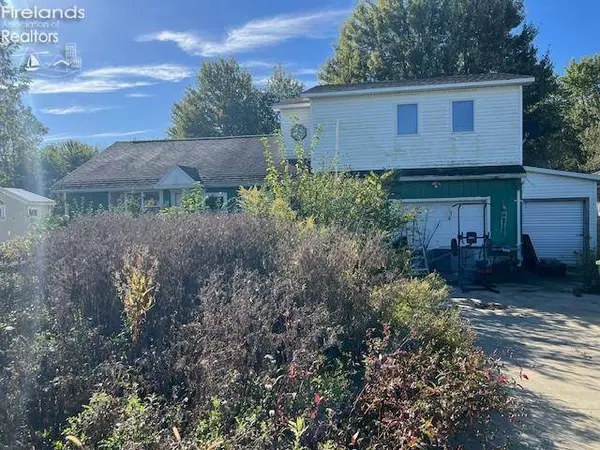 3652 W Harbor RD, Port Clinton, OH 43452