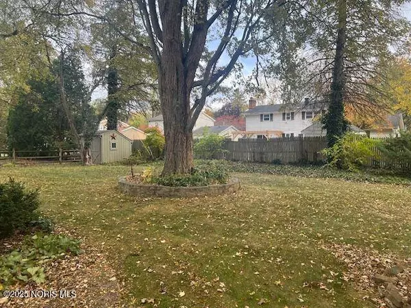 5743 E Candlestick CT, Toledo, OH 43615