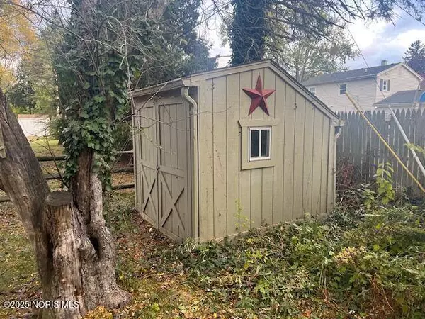 5743 E Candlestick CT, Toledo, OH 43615