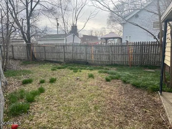 1925 Airline AVE, Toledo, OH 43609