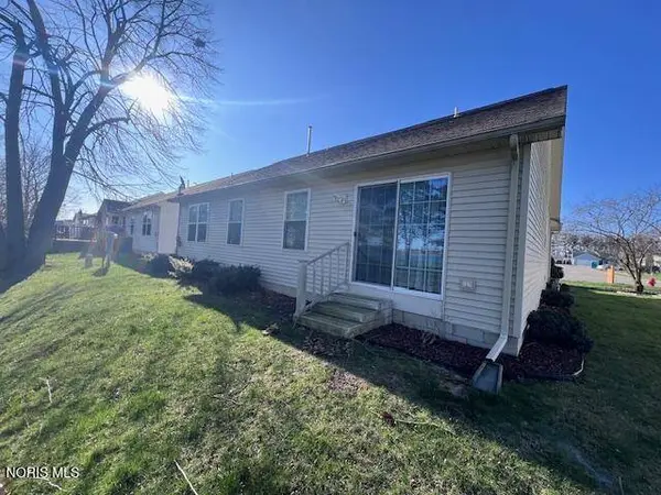 2219 Redbud LN, Delta, OH 43515