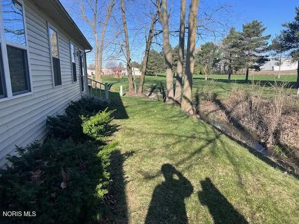 2219 Redbud LN, Delta, OH 43515