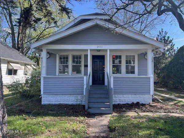 2555 Oak Grove PL, Toledo, OH 43613