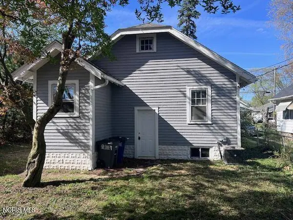 2555 Oak Grove PL, Toledo, OH 43613