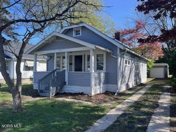 2555 Oak Grove PL, Toledo, OH 43613