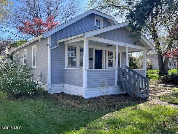 2555 Oak Grove PL, Toledo, OH 43613