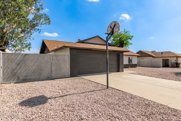 6751 W CAMERON Drive, Peoria, AZ 85345